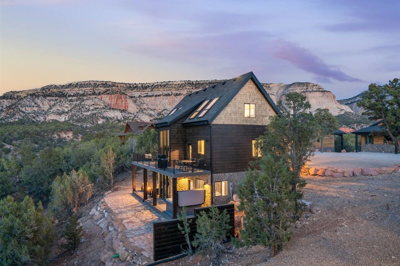 House set on mountains of Utah desert